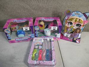 lot 229 image: Squishville Squishmallows Back to School Star Student-DIY Friendship Bracelet Kit-Purse Pet Lot