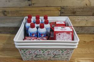 lot 7 image: Christmas Decor Bundle