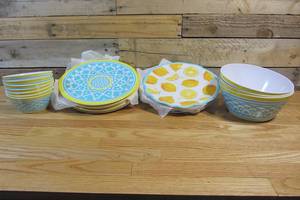 lot 16 image: Large Lot of Picnic Plates & Bowls