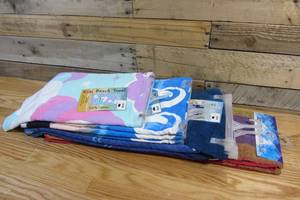 lot 73 image: Lot of EIGHT Beach Towels