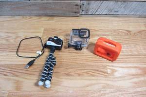 lot 95 image: Explore One HD WiFi Action Camera w stand & case