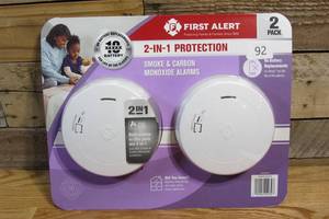 lot 92 image: PRC710 10-YEAR BATTERY COMBINATION SMOKE & CARBON MONOXIDE ALARM - 2pack