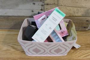lot 140 image: Basket of Womens Beauty Items
