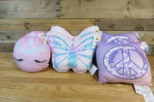 lot 150 image: Lot of SIX Decorative Throw Pillows - Girls Room