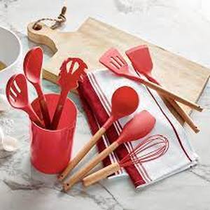 lot 221 image: 9-Piece Utensil Set - Red