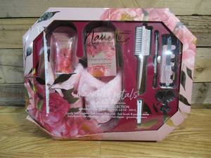 lot 341 image: Magnolia Petals Deluxe Pedi Collection