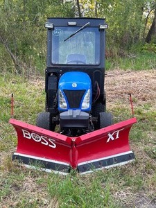 New Holland TZ25DA Commercial Tractor With V-Plow