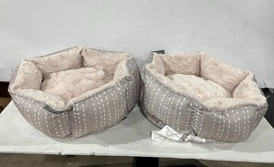 lot 2469 image: Pet Beds