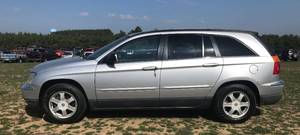 lot 4 image: 2005 Chrysler Pacifica Touring