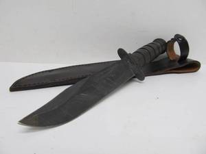 lot 60 image: US Camillus Fighting Knife