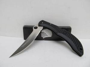 lot 64 image: Large Unused Lock-Back SPYDERCO Model AUS-8A Folding Knife