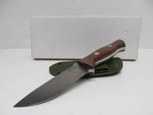 lot 116 image: Unused United Cutlery Officially Licensed USMC Combat Fighter Knife