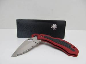 lot 126 image: Unused SPYDERCO Aus-8 Stainless Lock-Back Knife
