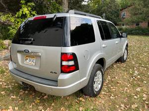 2010 Ford Explorer XLT - 4x4