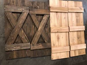 lot 35 image: Wooden  Portable Table  Customer Returns See Picture