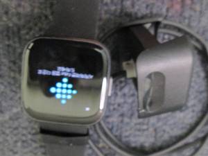 FitBit Versa 2 open box, powers up...