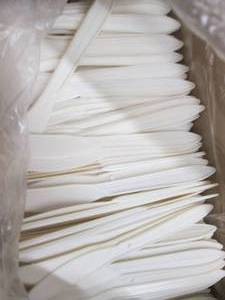 Case of 1000 White Plastic Knives...