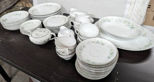 Fashion Manor China Set