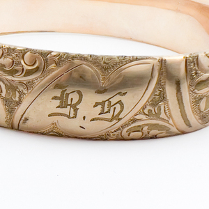 Standard Button Company VINTAGE Yellow Gold Filled Hinged Bangle. Hand Engraved