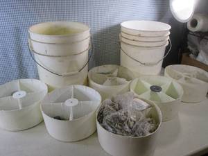 (EW7) 2 Bucket Organizers with Cont...