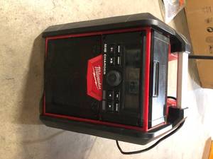 Milwaukee M18 Lithium-Ion Cordless Jobsite RadioCharger Customer Returns See Pictures