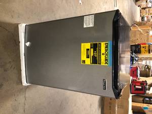Magic Chef 4.5 cu. ft. Mini Fridge with True Freezer in Stainless Look Customer Returns See Pictures