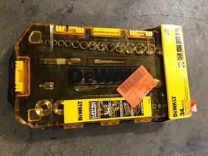 DEWALT 14 in. and 38 in. Drive Socket Set (34-Piece) Customer Returns See Pictures
