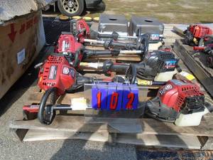 lot 102 image: Pallet of 6 4 cycle trimmer head for parts or repair. Some run. Most need recoil work. As shown.