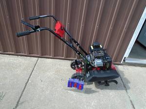 lot 106 image: Earthquake front tine tiller. Viper motor. Appears new. THIS ITEM HAS A RESERVE.