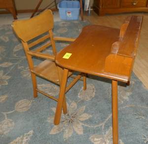 lot 4 image: Childrens desk and chair