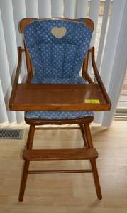 lot 11 image: Vintage high chair