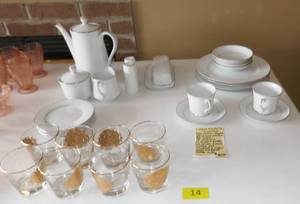 lot 14 image: HUGE set of Crown Victoria china, Lovelace pattern