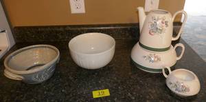 lot 19 image: Pottery bowls and Salem china Antoinette tea pot