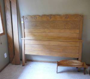 lot 24 image: Wood bed frame set with headboard and footboard
