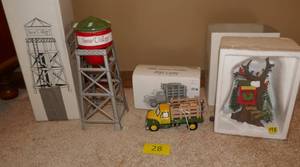 lot 28 image: Christmas dcor items - Dept 56 Snow Village