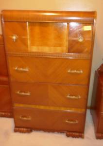 lot 30 image: Vintage 4 drawer dresser