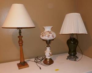 lot 33 image: 3 lamps 36, 24 and 31 inches tall