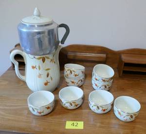 lot 42 image: Jewel Tea Autumn Leaf - coffee pot and 8 tea cups