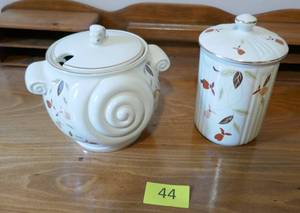 lot 44 image: Jewel Tea Autumn Leaf soup pot Covered bowl