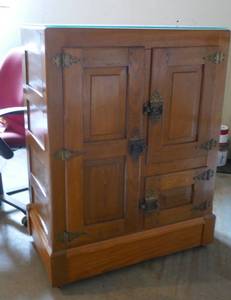 lot 70 image: Very neat vintage Ice Chest