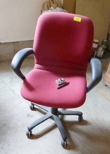lot 73 image: Nice office chair