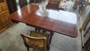 Drop Leaf Table with 2 Additional Leaves & Chairs
