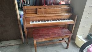 Story & Clark Piano