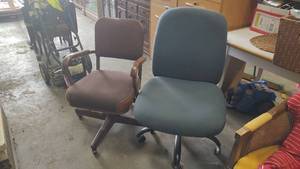 Lot of 2 Office Chairs