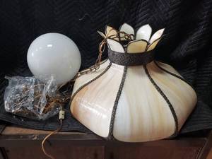Tiffany looking Hanging Lamp - Plastic Feeling