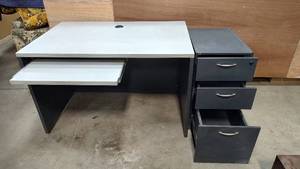 Office desk and 3 drawers filing cabinet