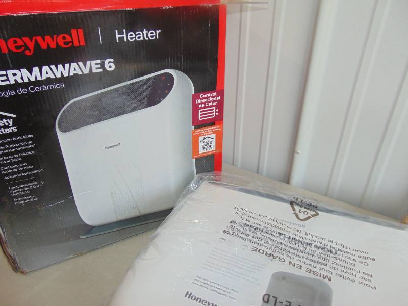 Honeywell ThermaWave 6 Space Heater - White, HCE870W