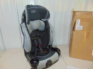 lot 33 image: Car Seat