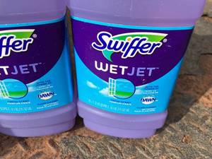 lot 126 image: Swiffer Wetjet Refills