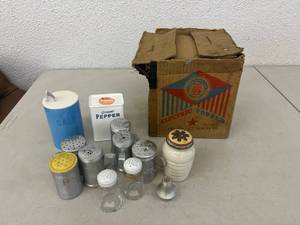 Vintage Electric Popcorn Popper & Salt & Pepper Shakers